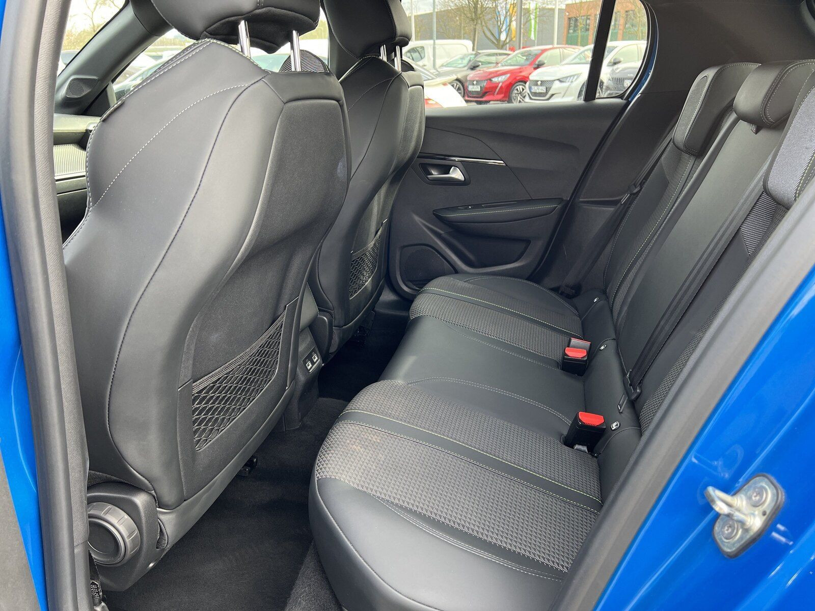 Peugeot - 208_10