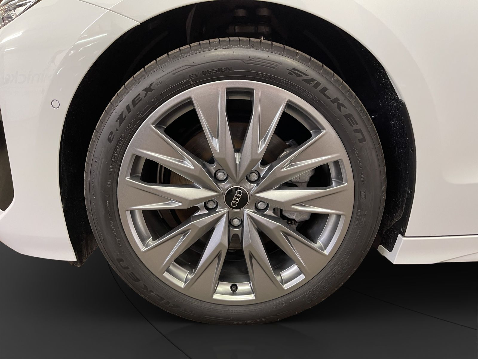 Audi - A6 Avant e-tron_9
