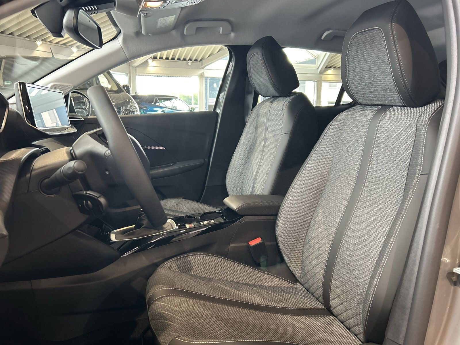 Peugeot - 208_7