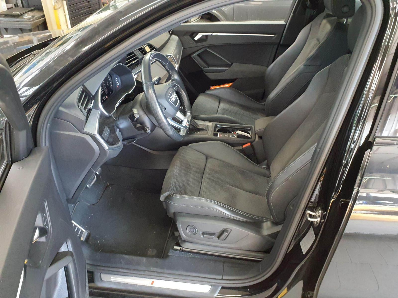 Audi - Q3_5