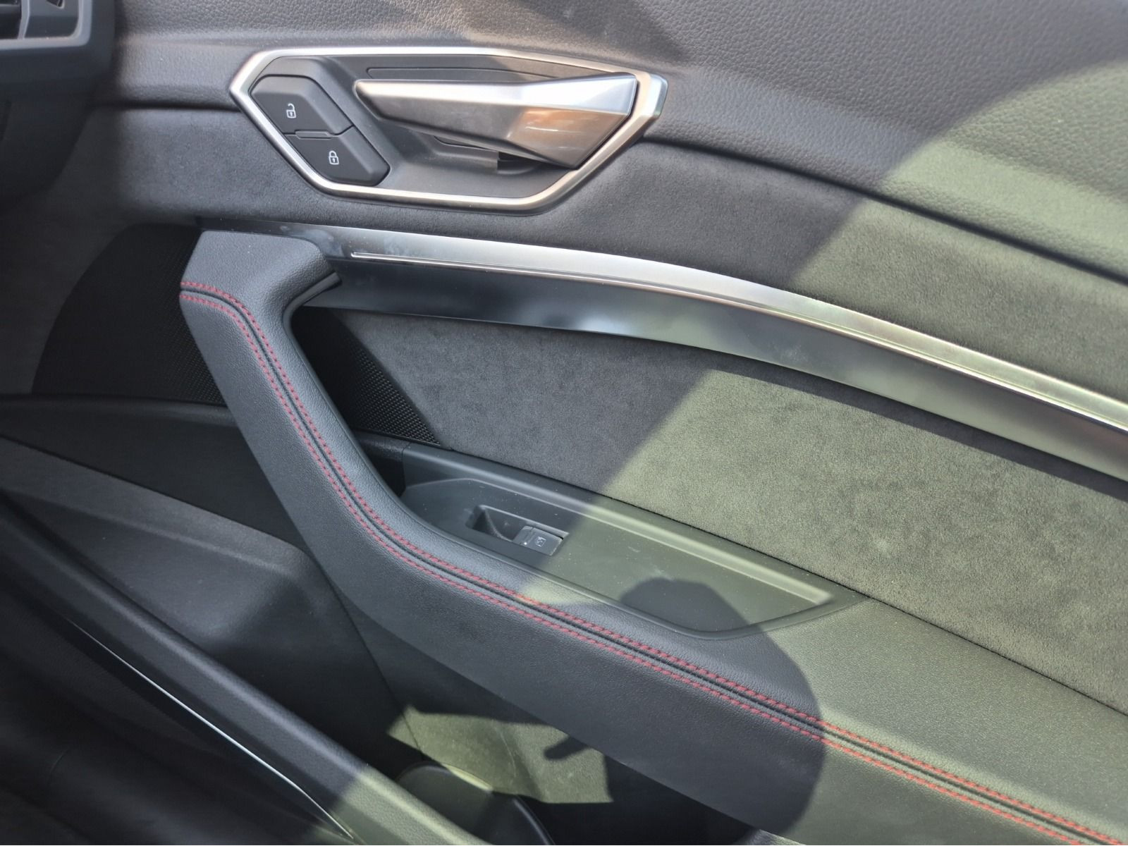 Audi - Q8 e-tron_19
