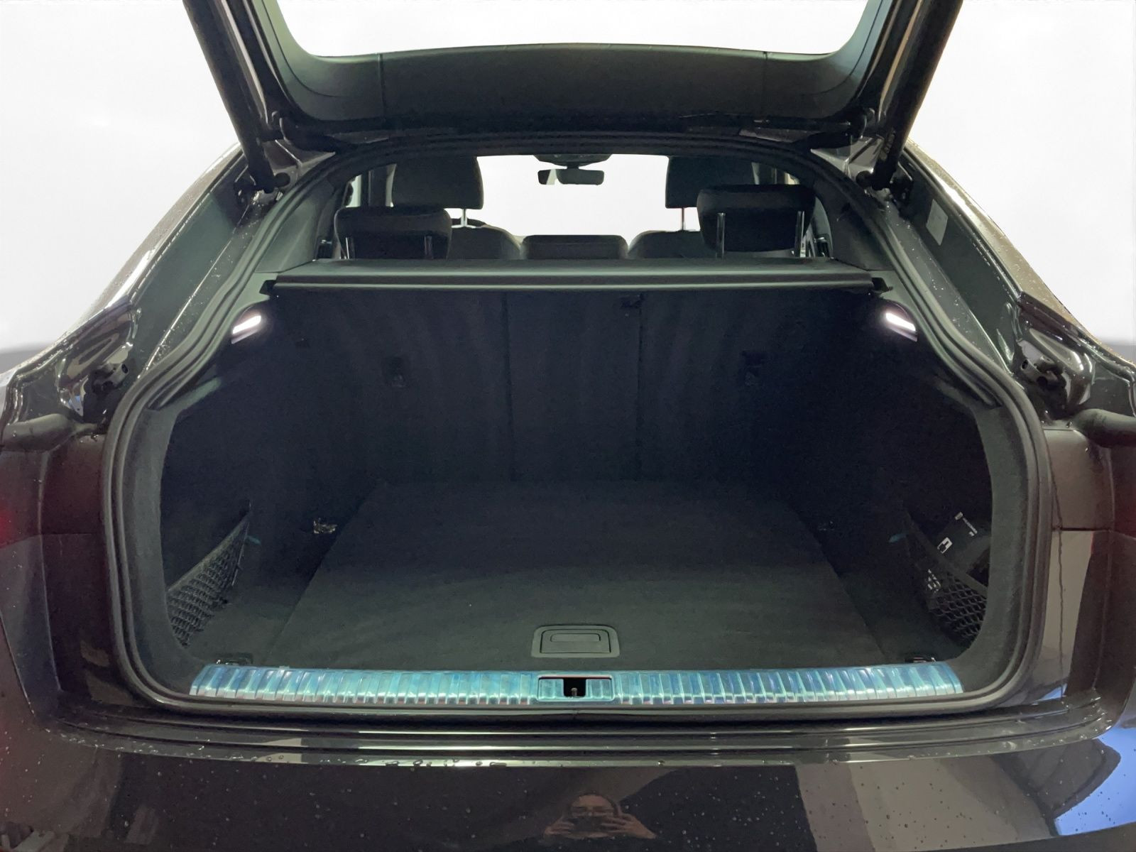 Audi - Q8 Sportback e-tron_22