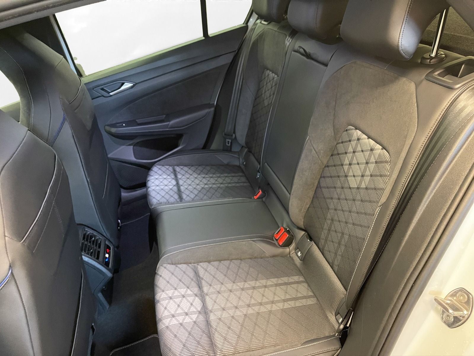 Volkswagen - Golf_13