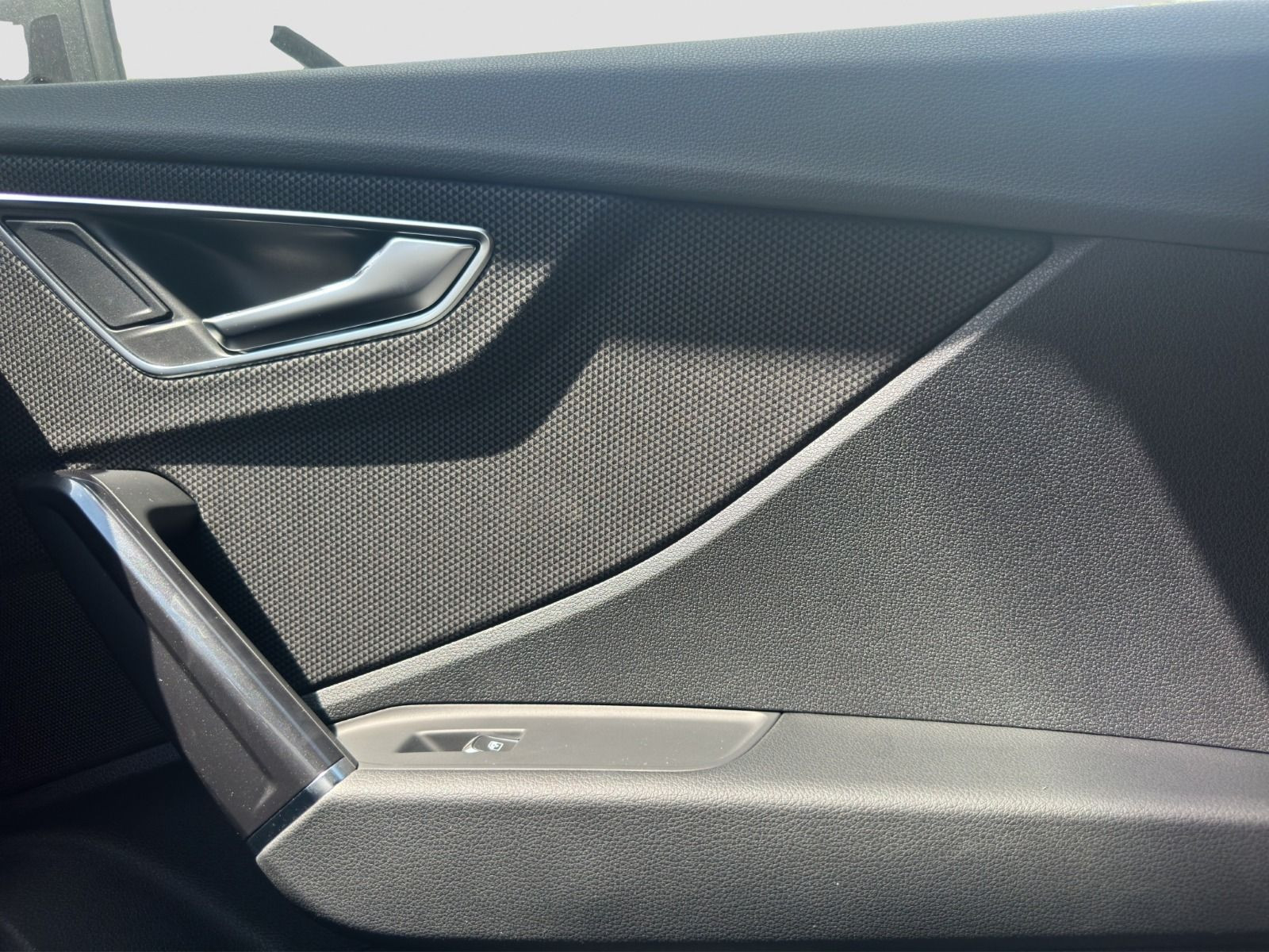 Audi - Q2_19