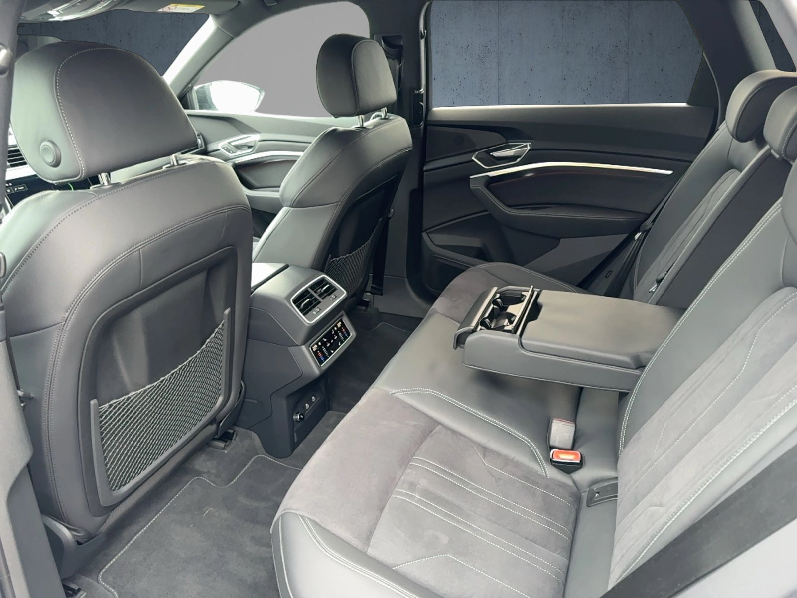 Audi - Q8 e-tron_14