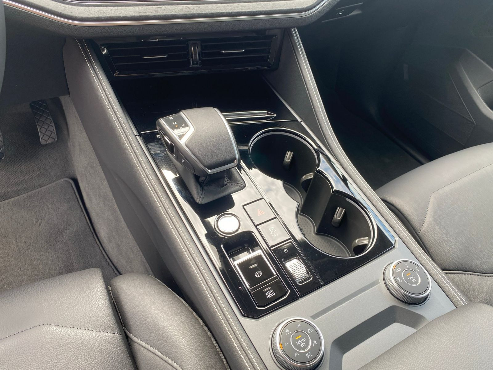 Volkswagen - Touareg_15