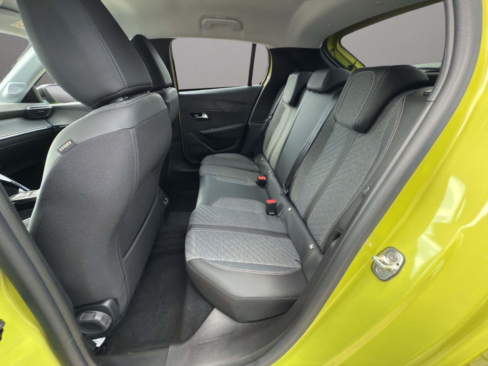 Peugeot - 208_12
