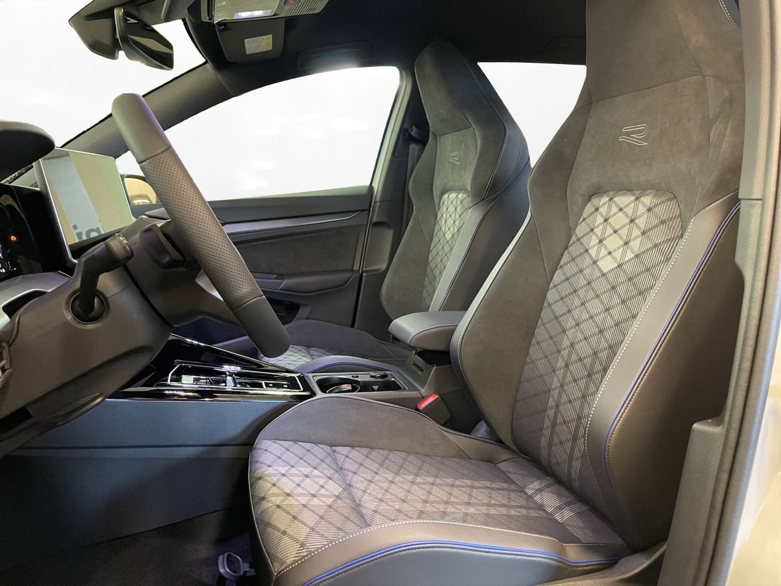Volkswagen - Golf_8
