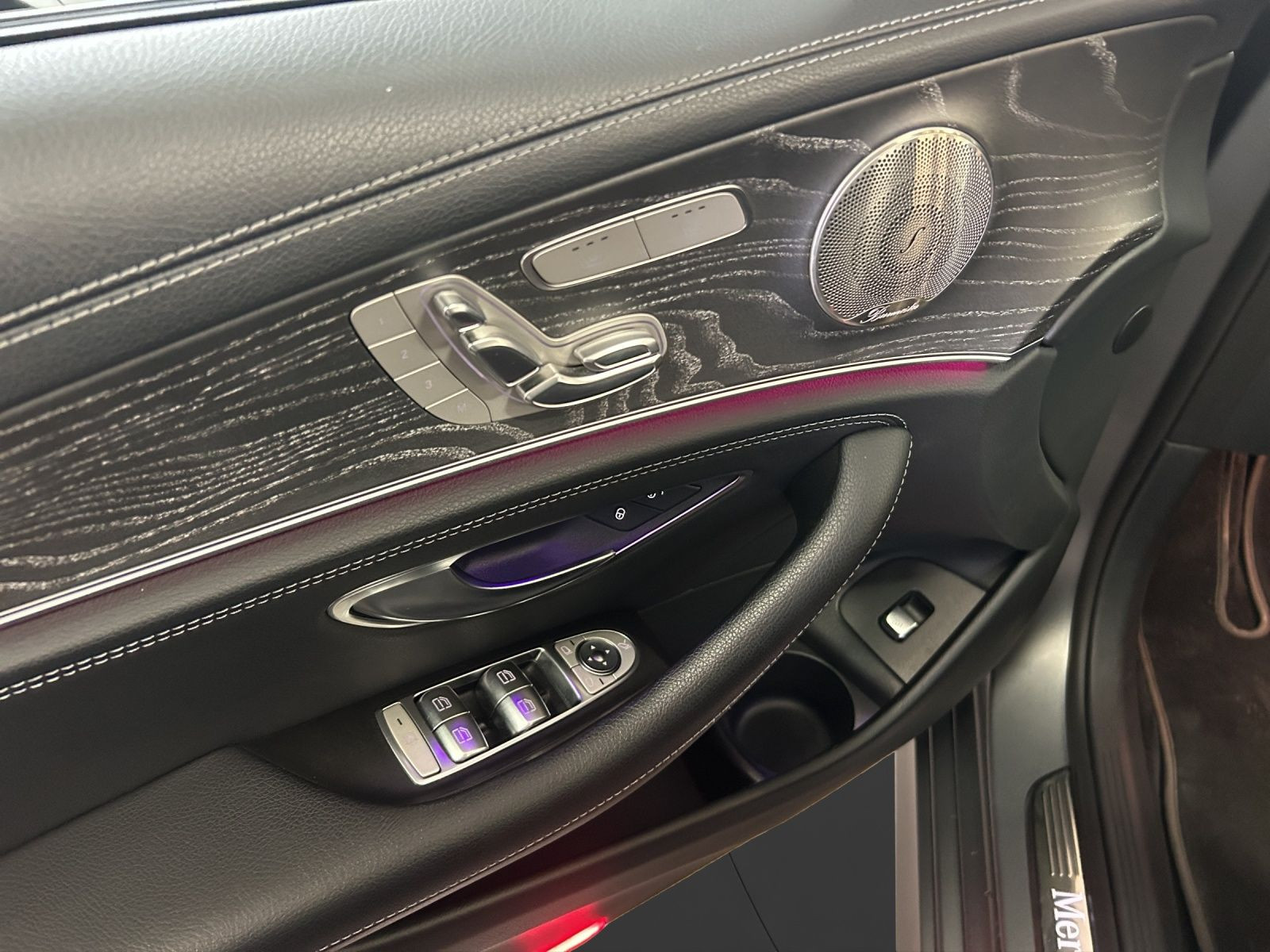Mercedes-Benz - E 400_10