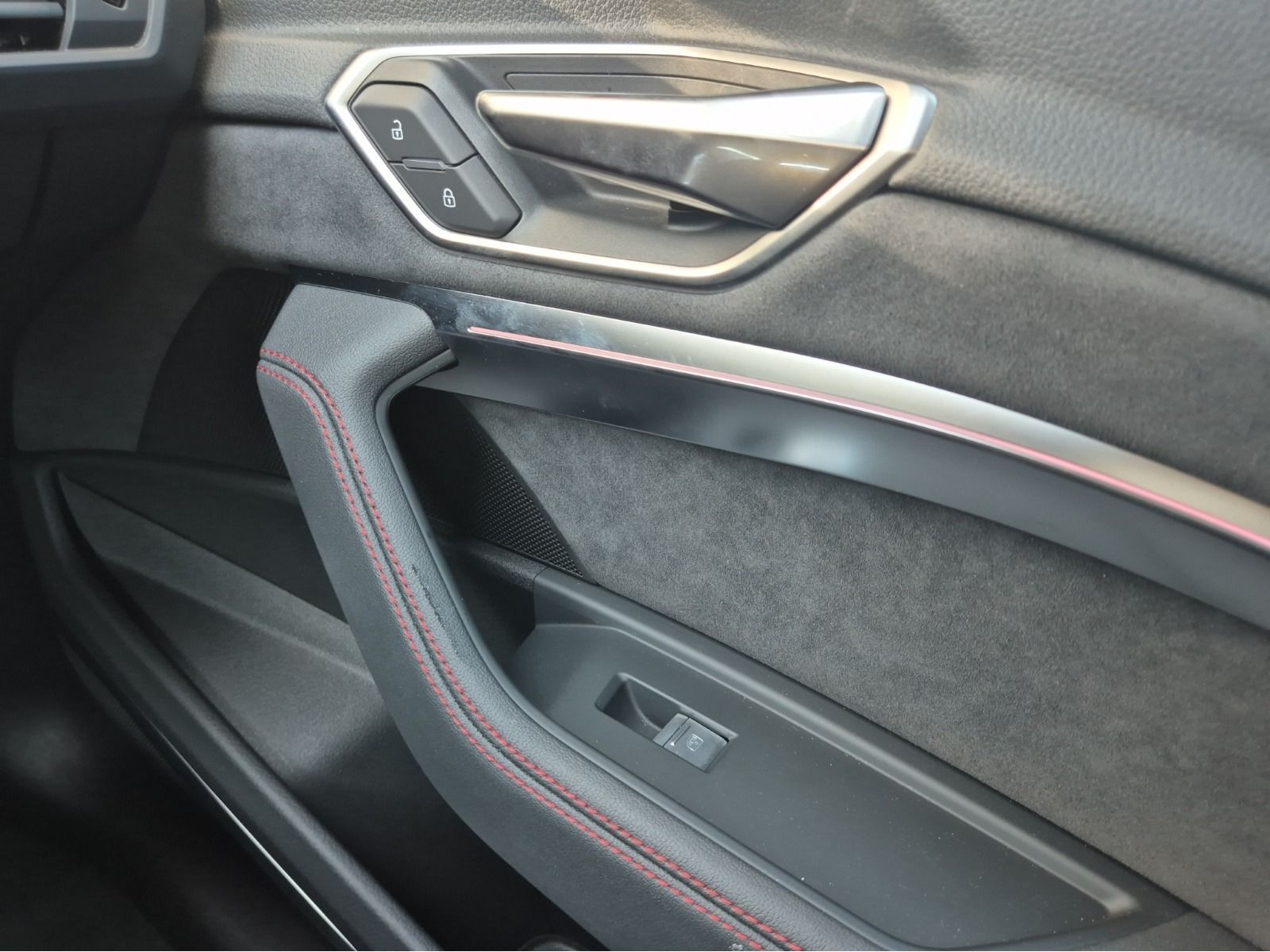 Audi - Q8 e-tron_19