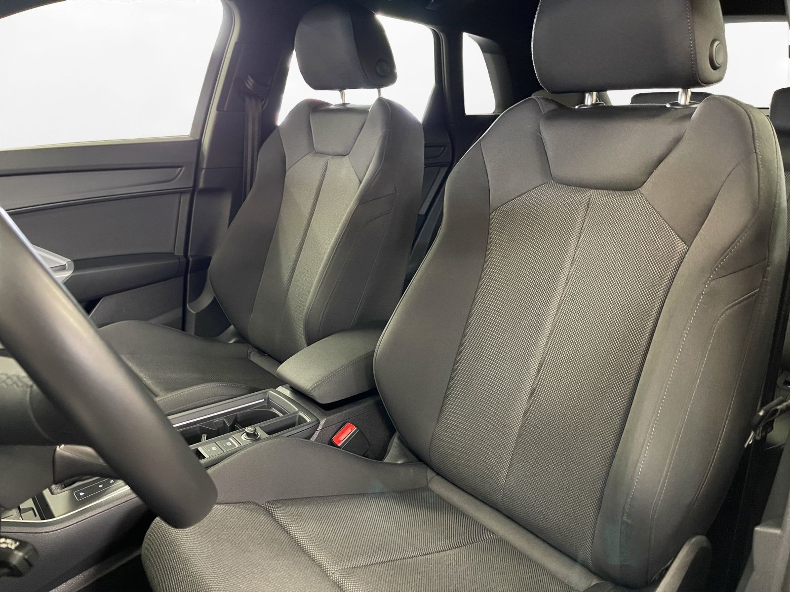 Audi - Q3_17