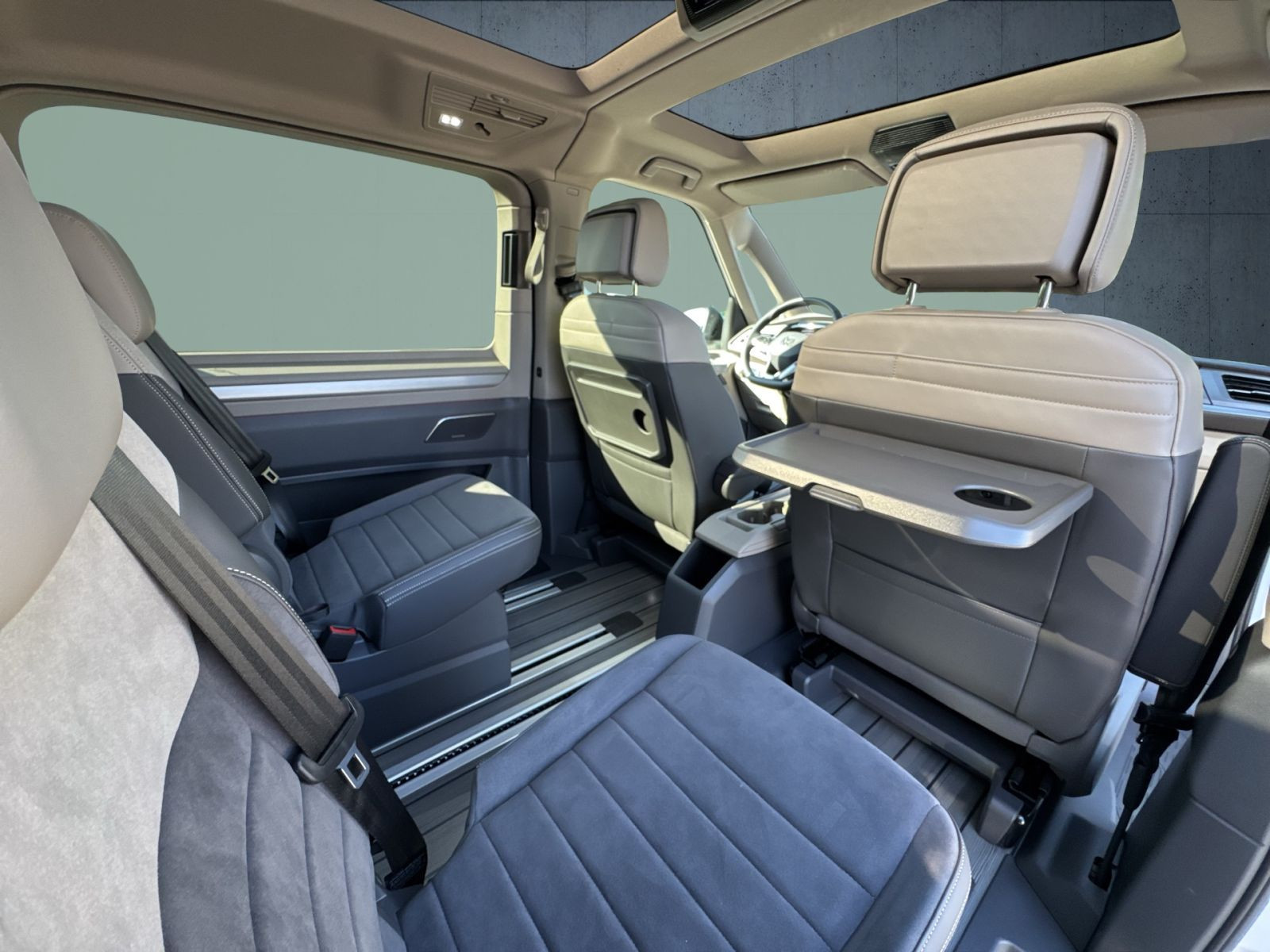 Volkswagen - Multivan_18