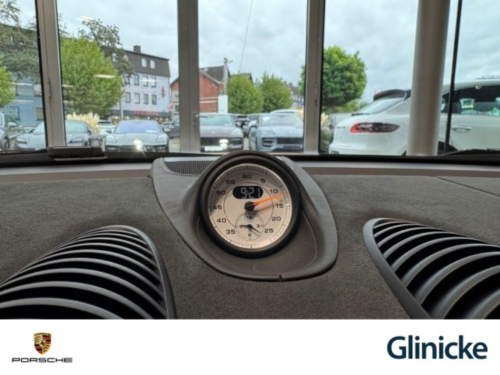 Porsche - 718 Spyder_29