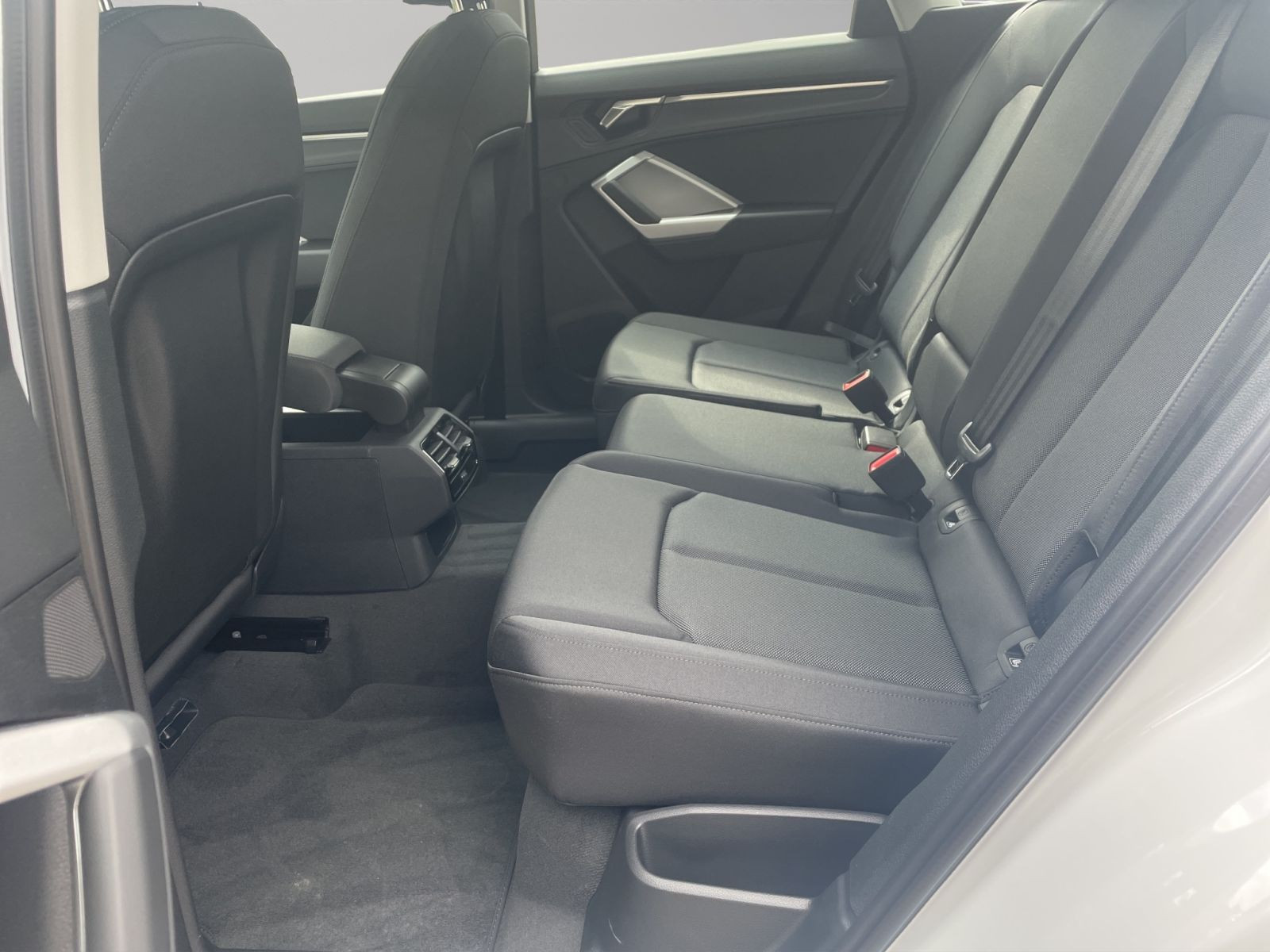 Audi - Q3_16