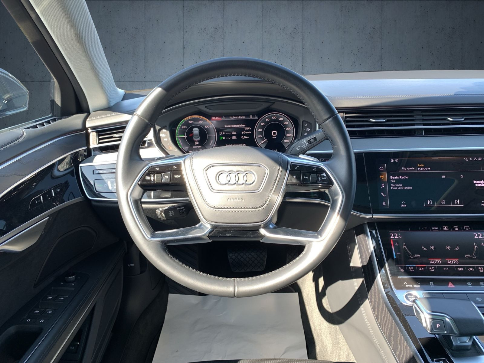 Audi - A8_24