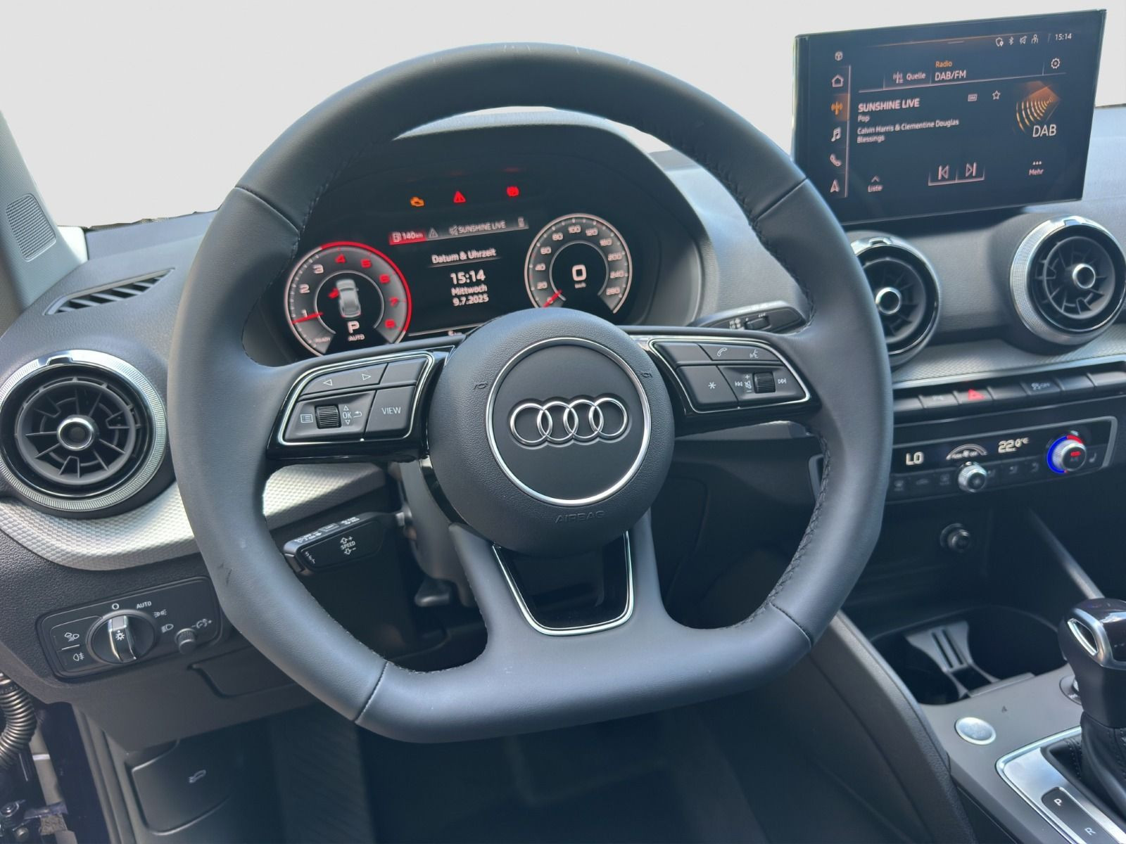 Audi - Q2_12