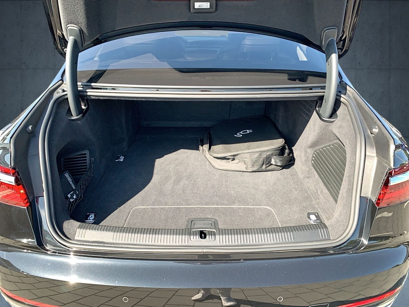 Audi - A8_15