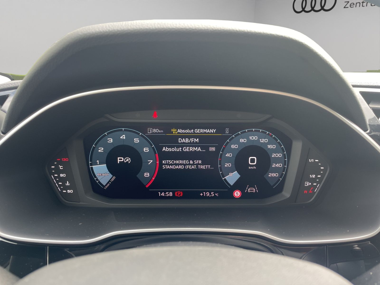 Audi - Q3_11