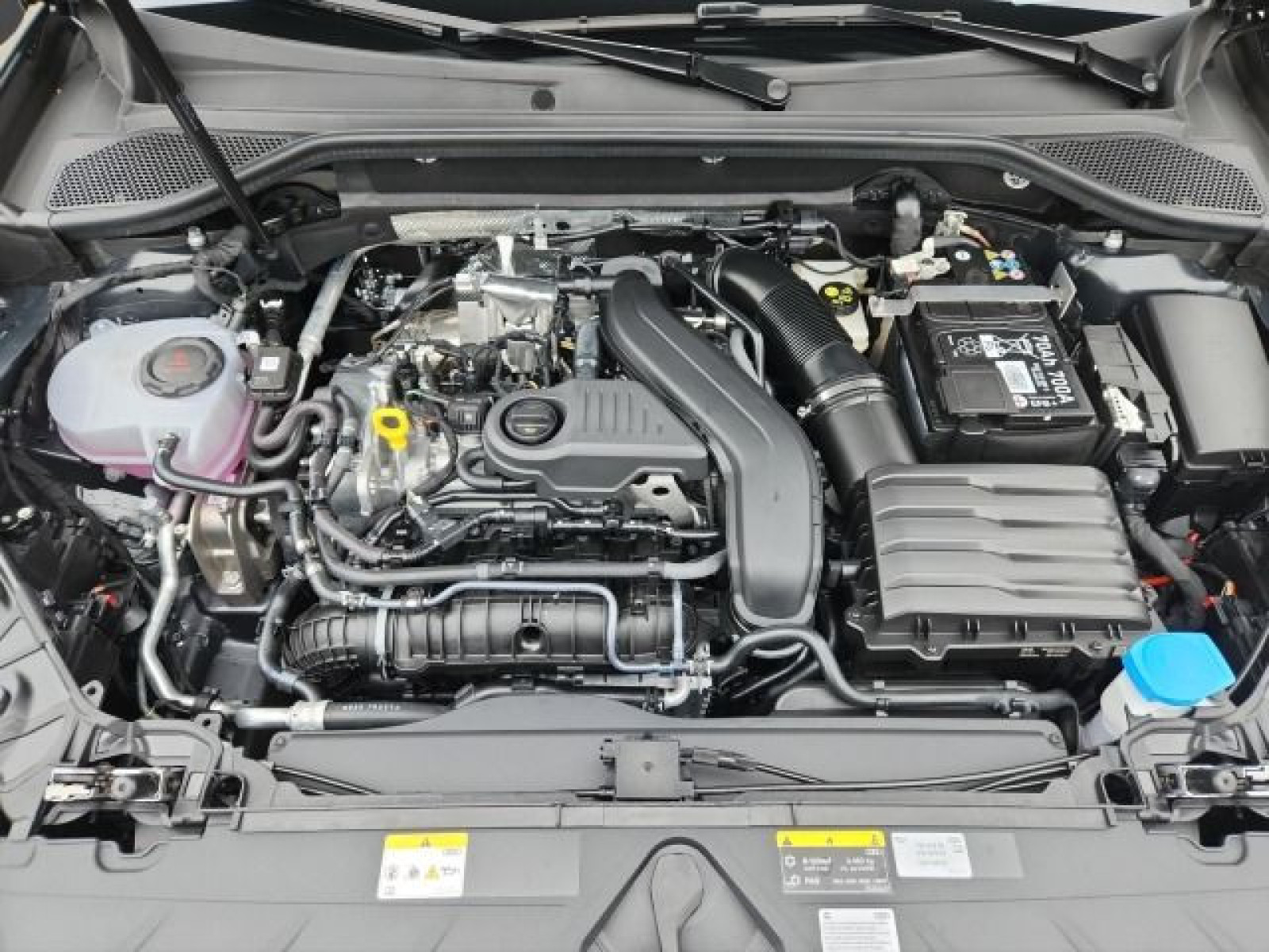 Audi - Q2_24