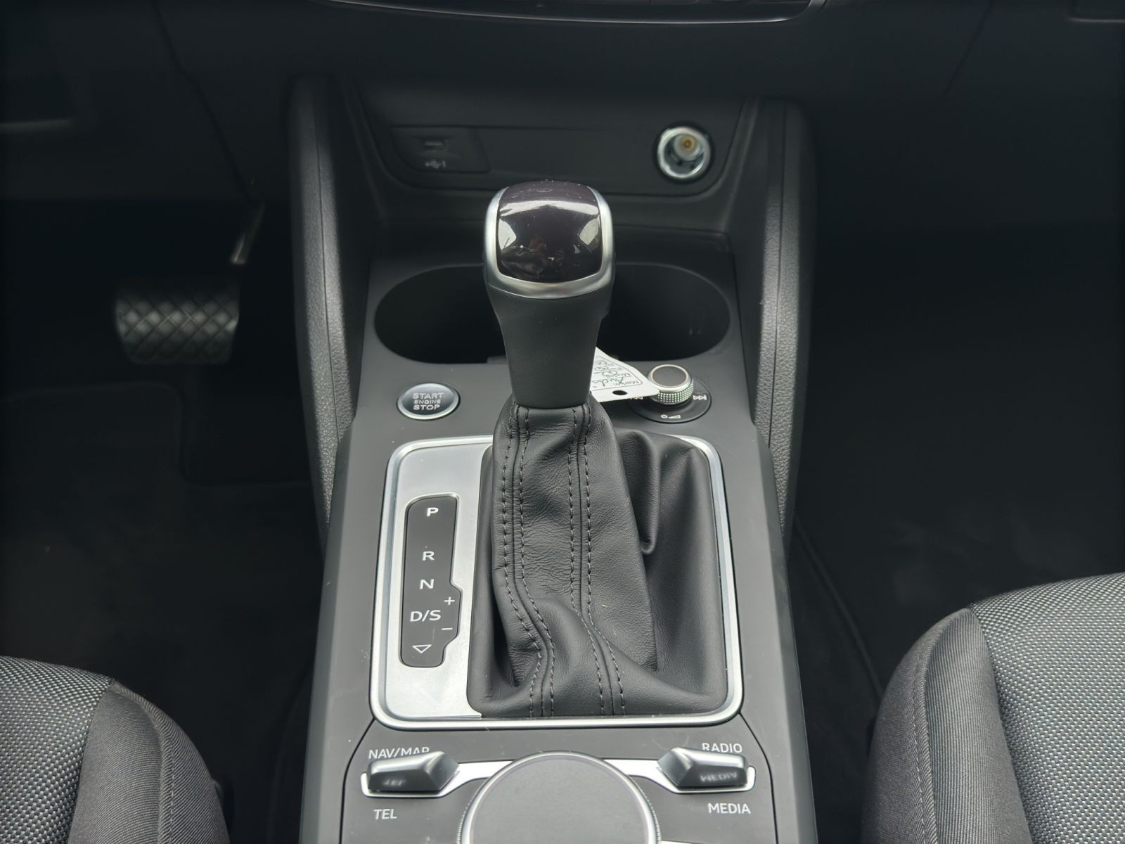 Audi - Q2_12