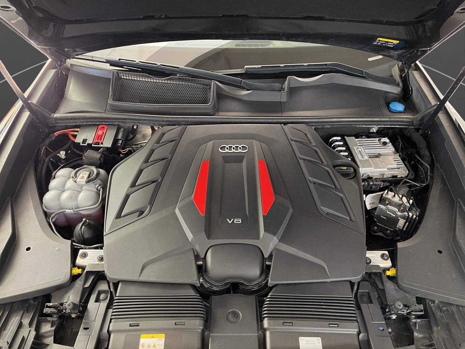 Audi - SQ8_23