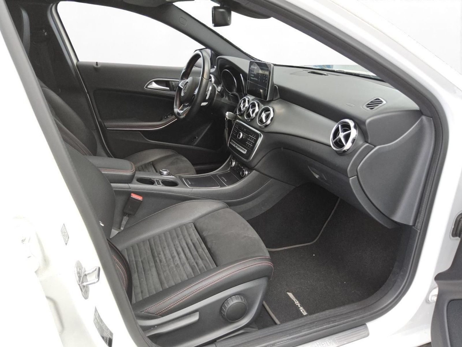 Mercedes-Benz - GLA 200_3