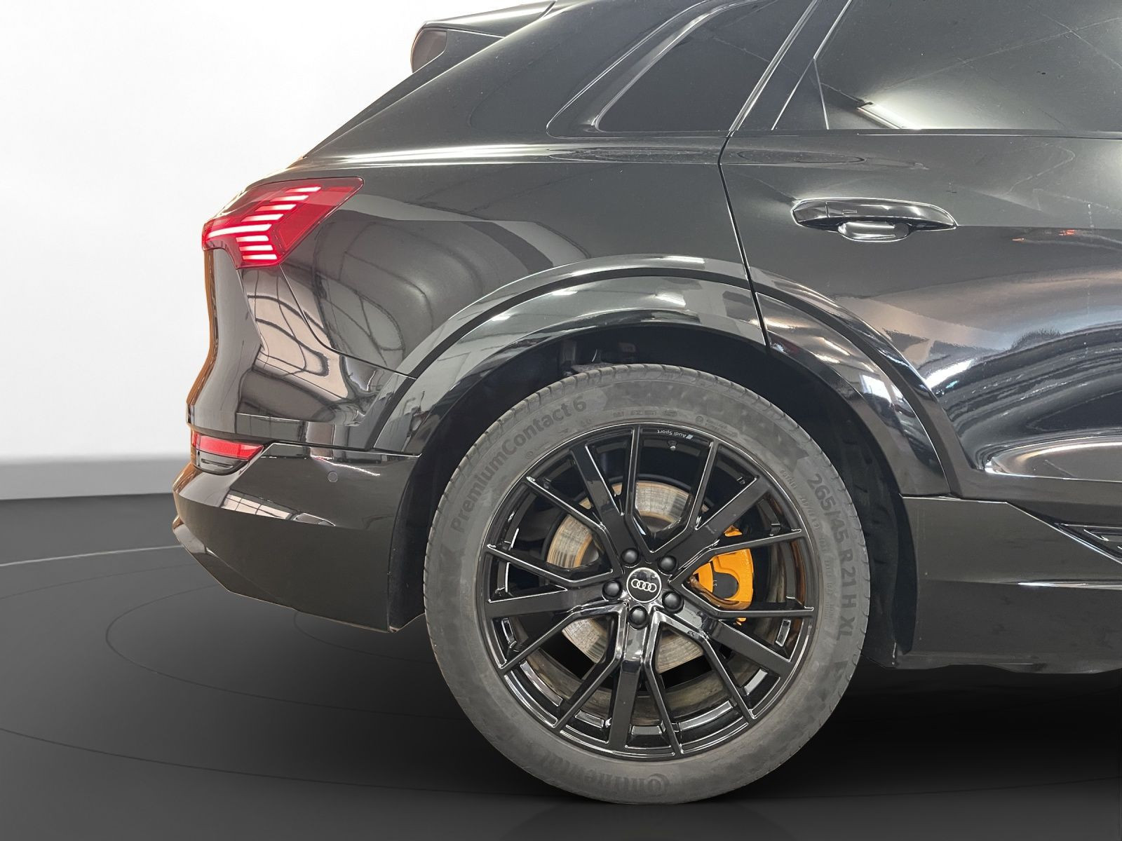 Audi - e-tron_16