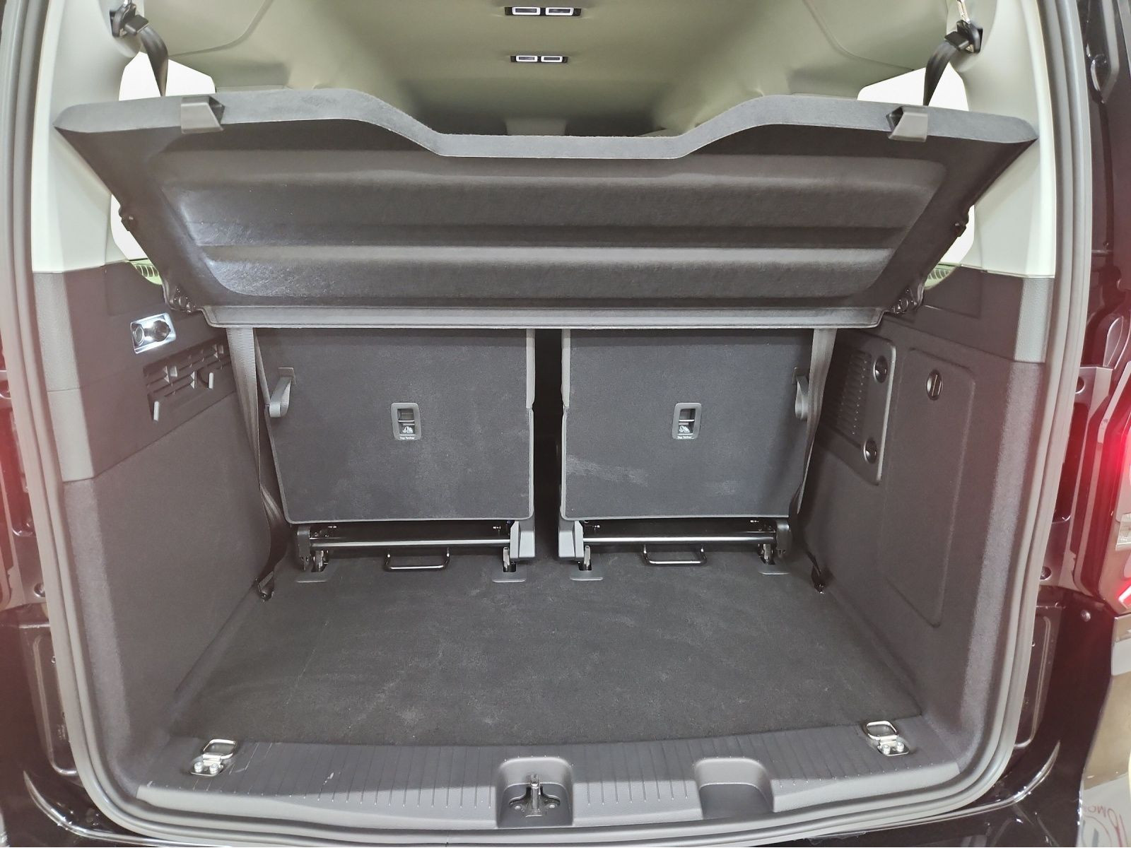 Volkswagen - Caddy Maxi_18
