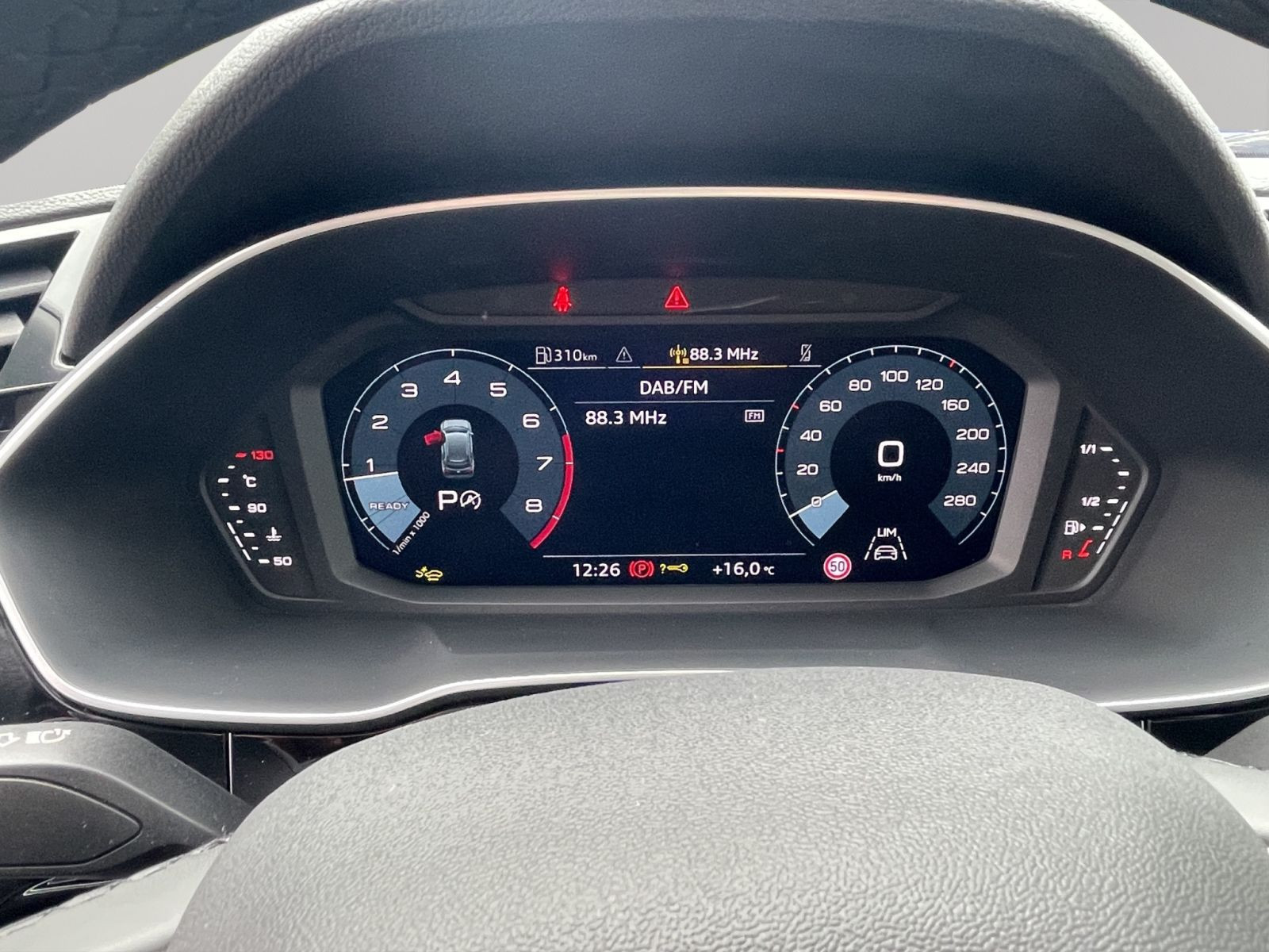 Audi - Q3_13