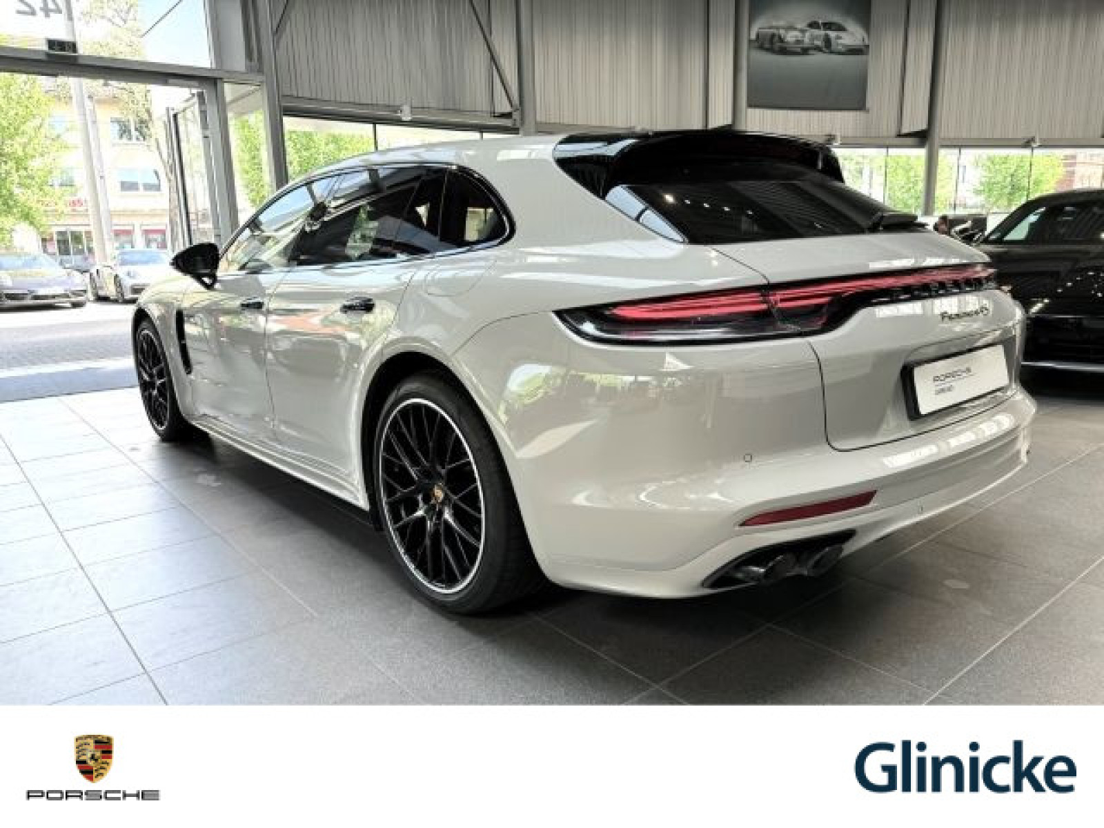 Porsche - Panamera_4