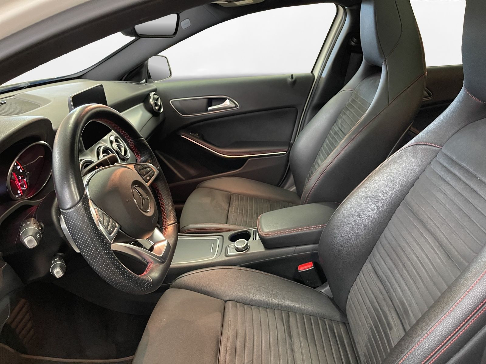 Mercedes-Benz - GLA 200_15