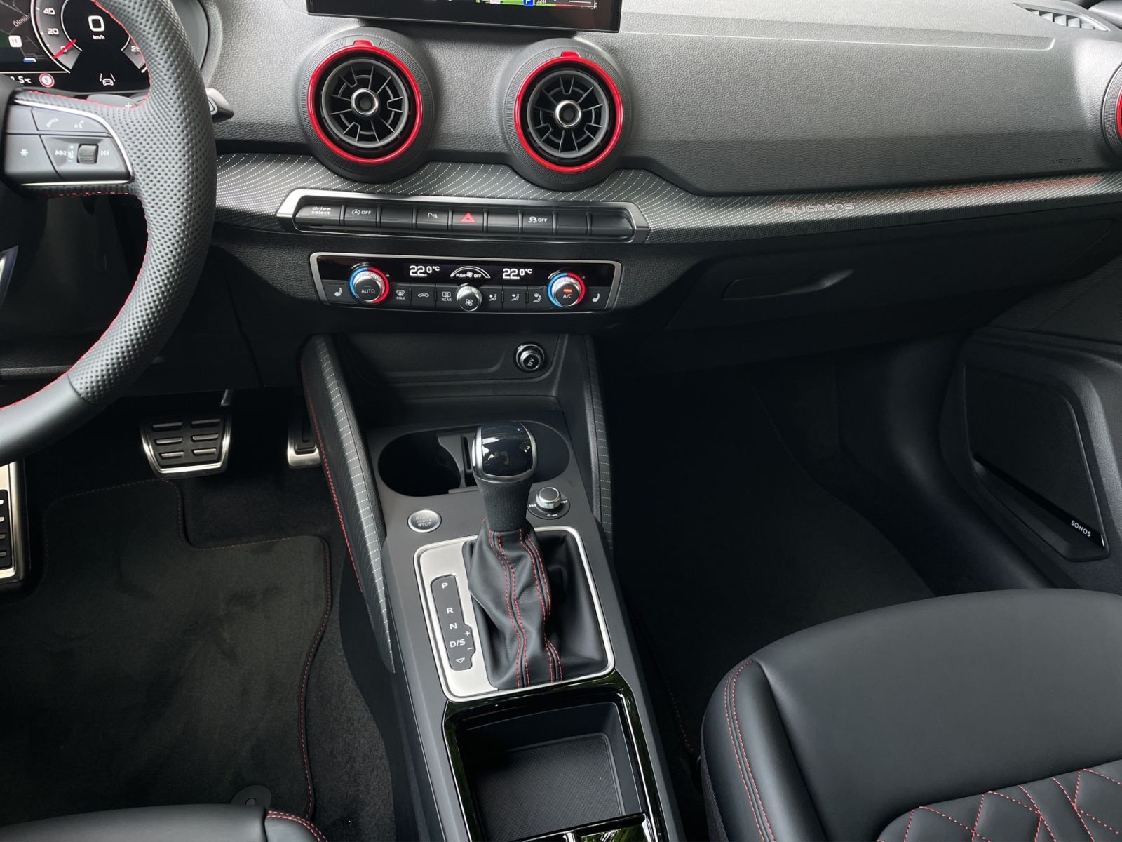Audi - Q2_15