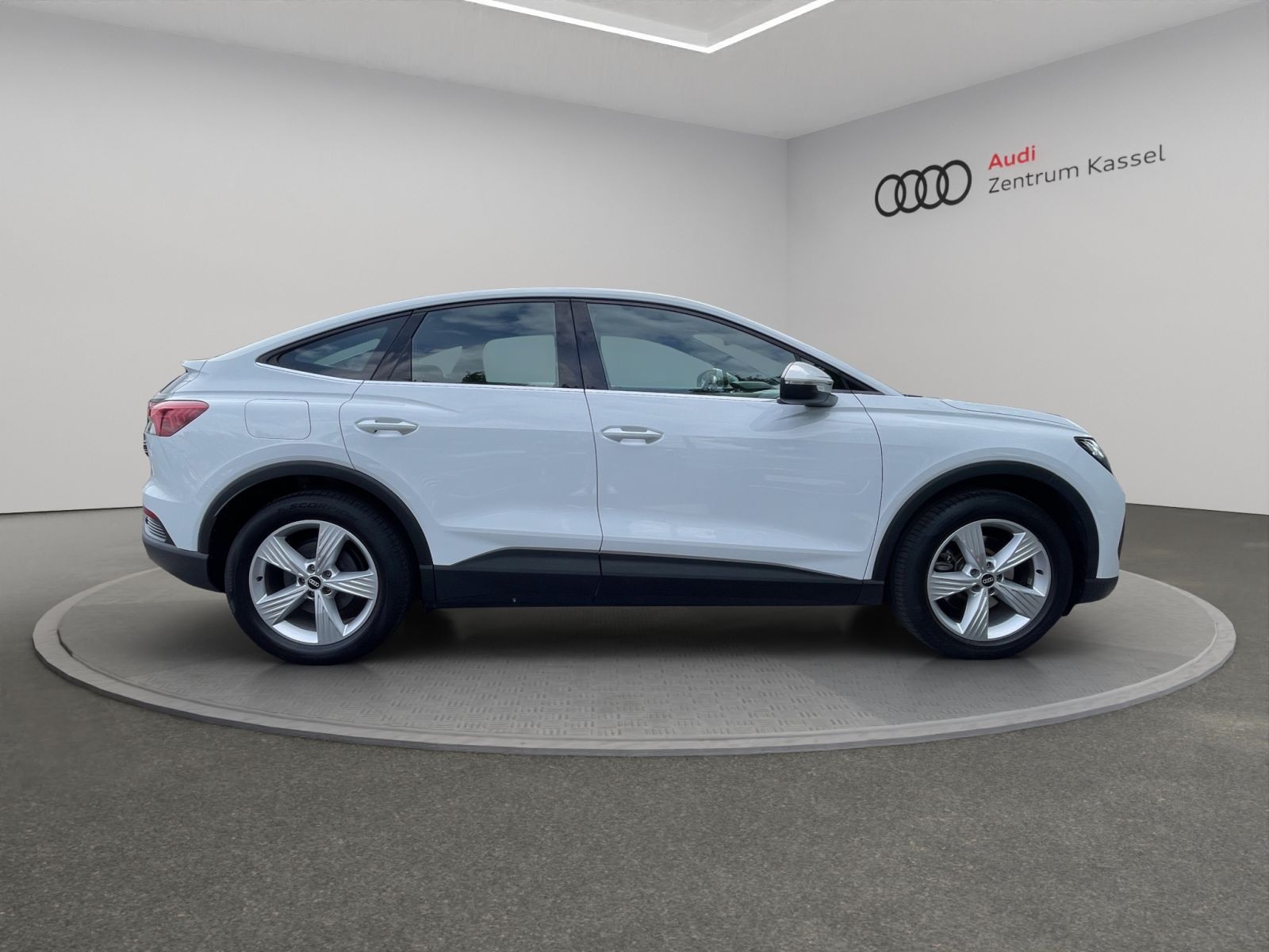 Audi - Q4 Sportback e-tron_8