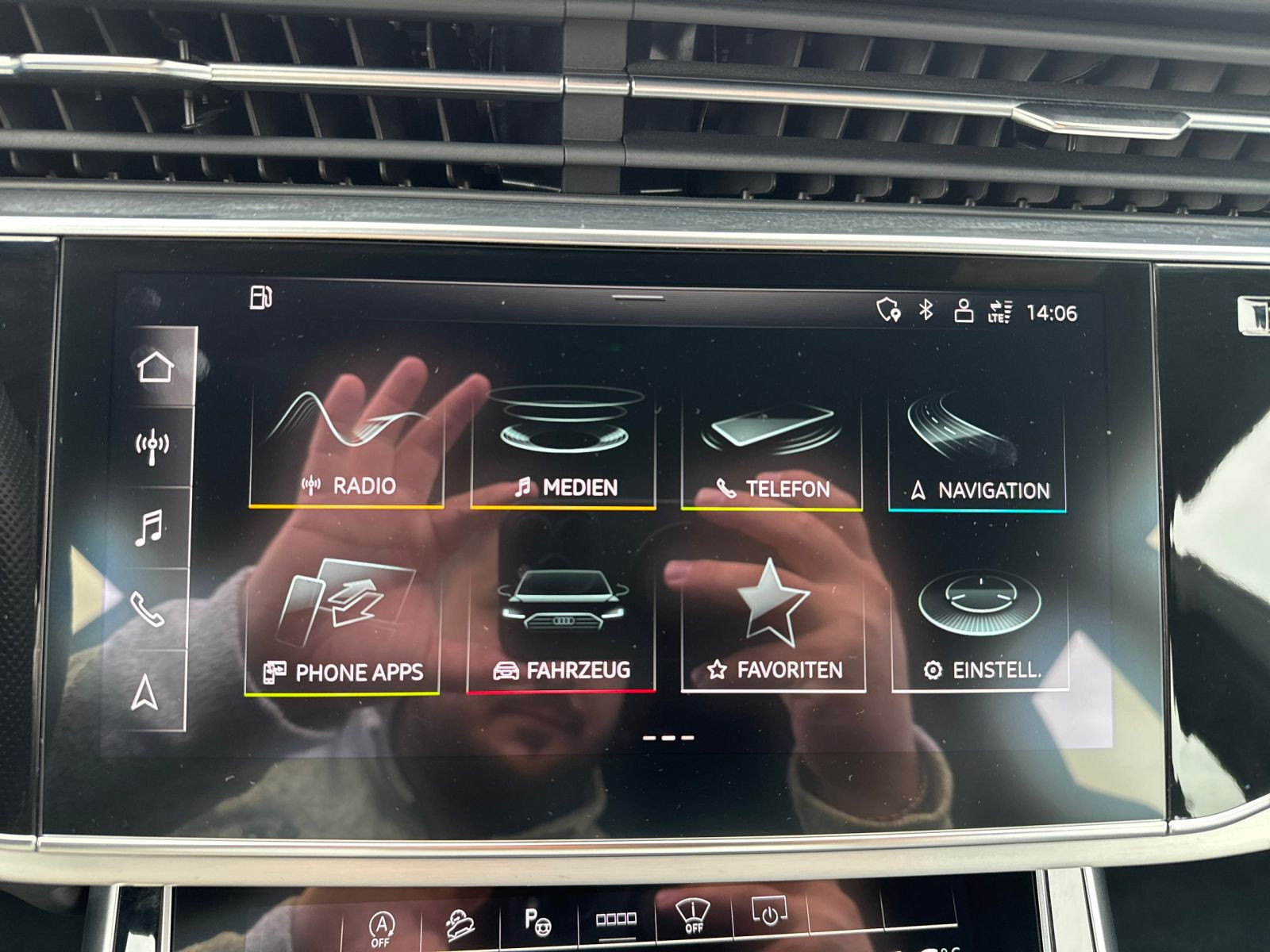 Audi - Q8_16