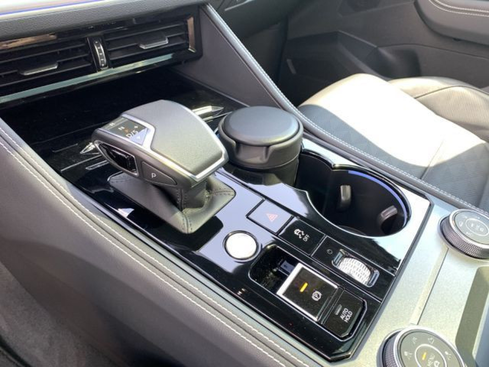 Volkswagen - Touareg_24