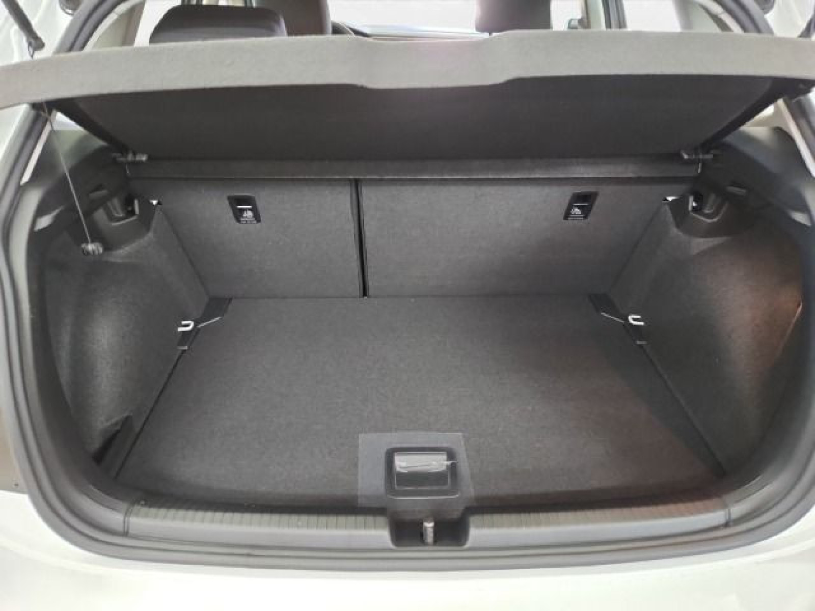 Volkswagen - Polo_19