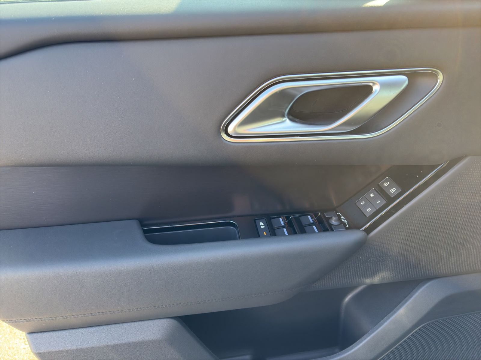 Land Rover - Range Rover Velar_11