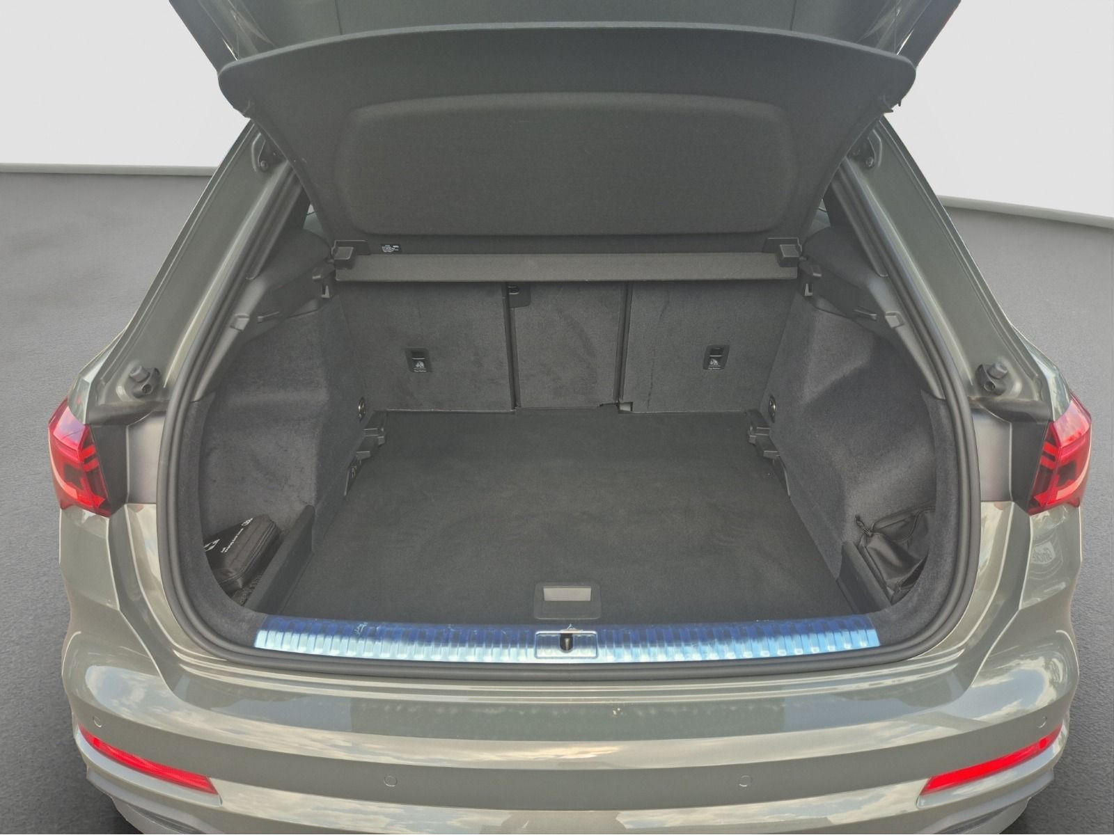Audi - Q3_22
