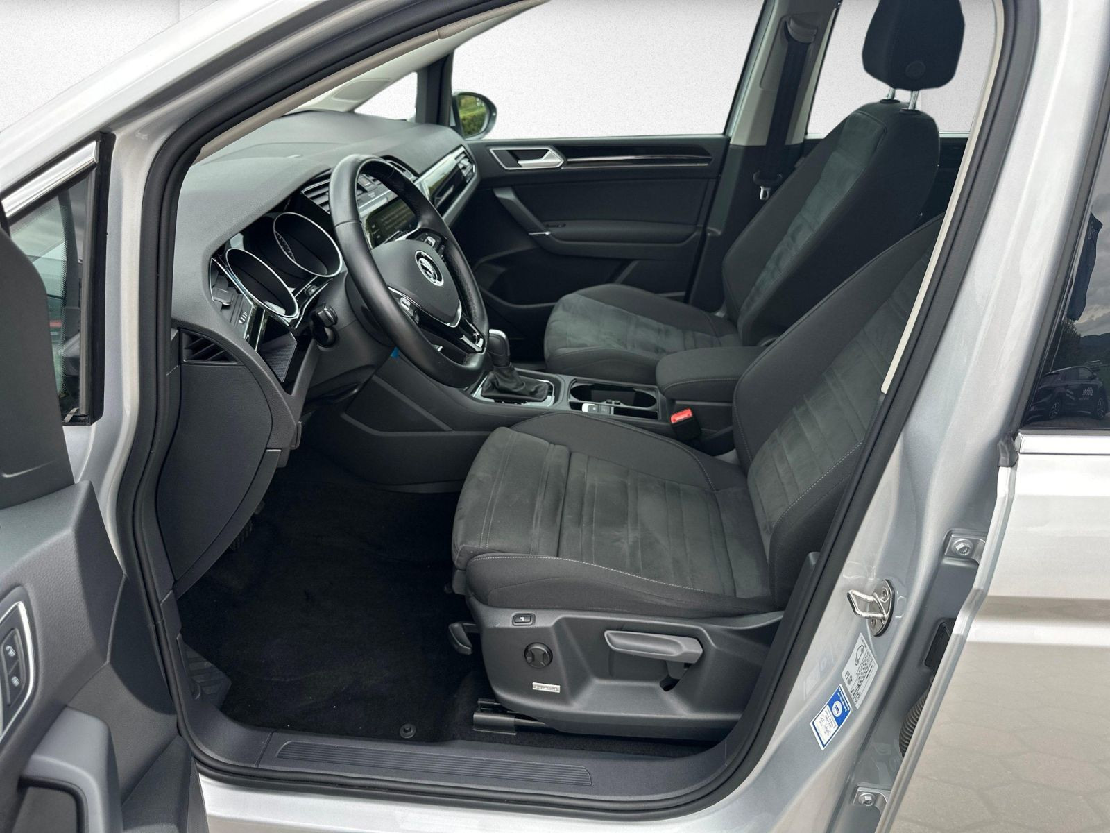 Volkswagen - Touran_10