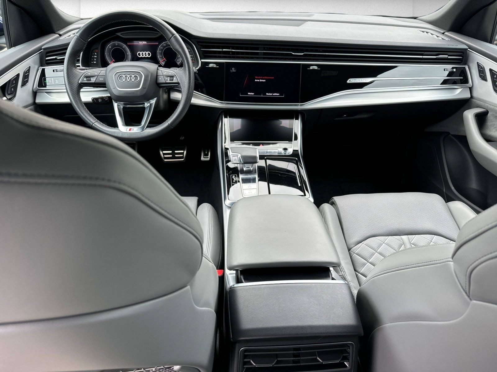 Audi - Q8_11