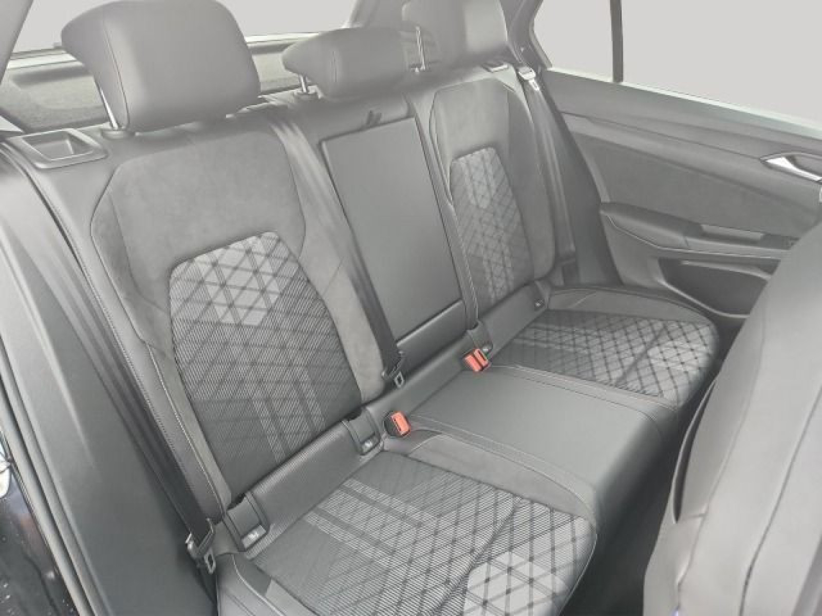 Volkswagen - Golf_16