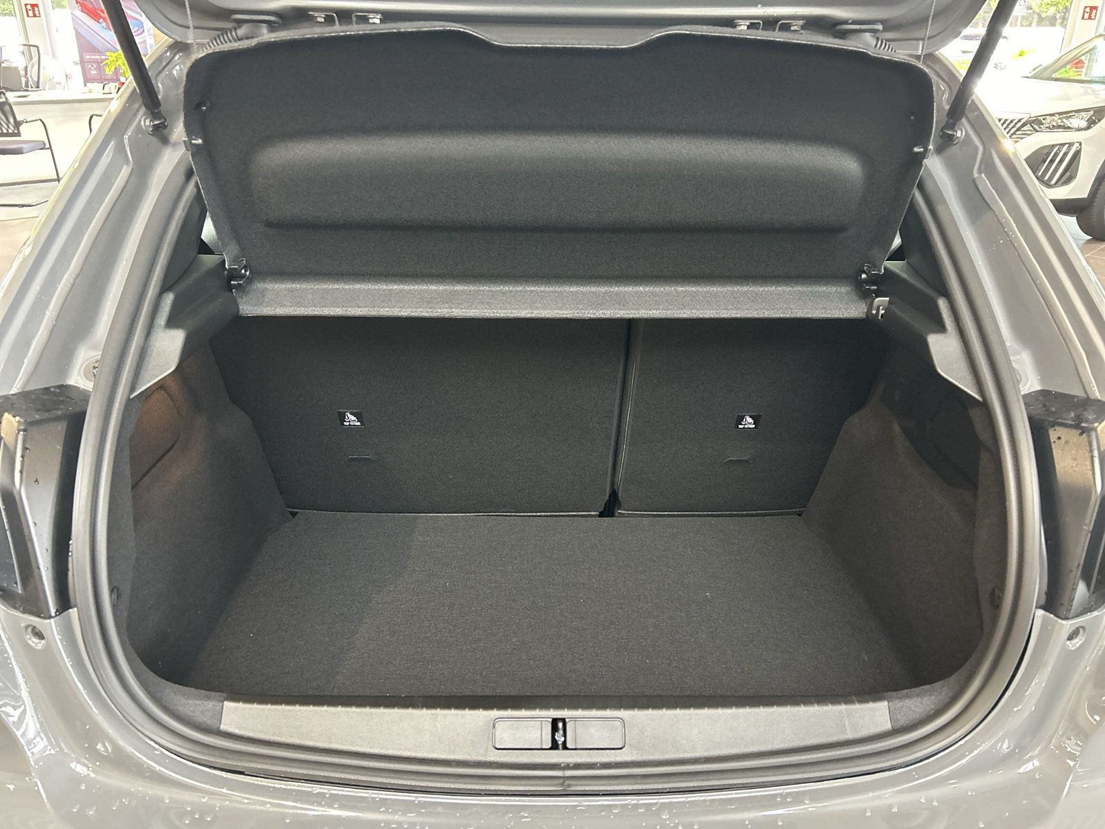 Peugeot - 208_9