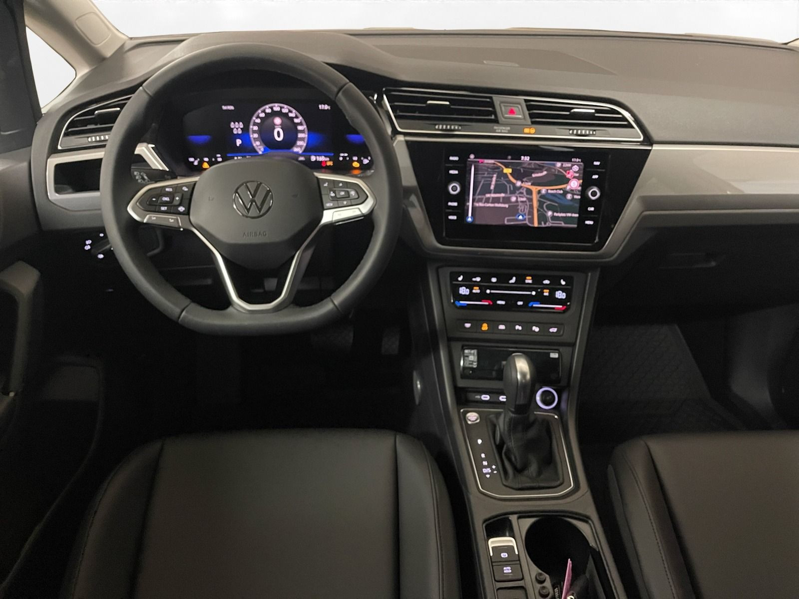 Volkswagen - Touran_13