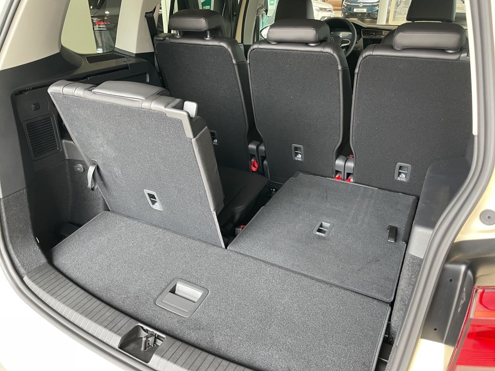 Volkswagen - Touran_16