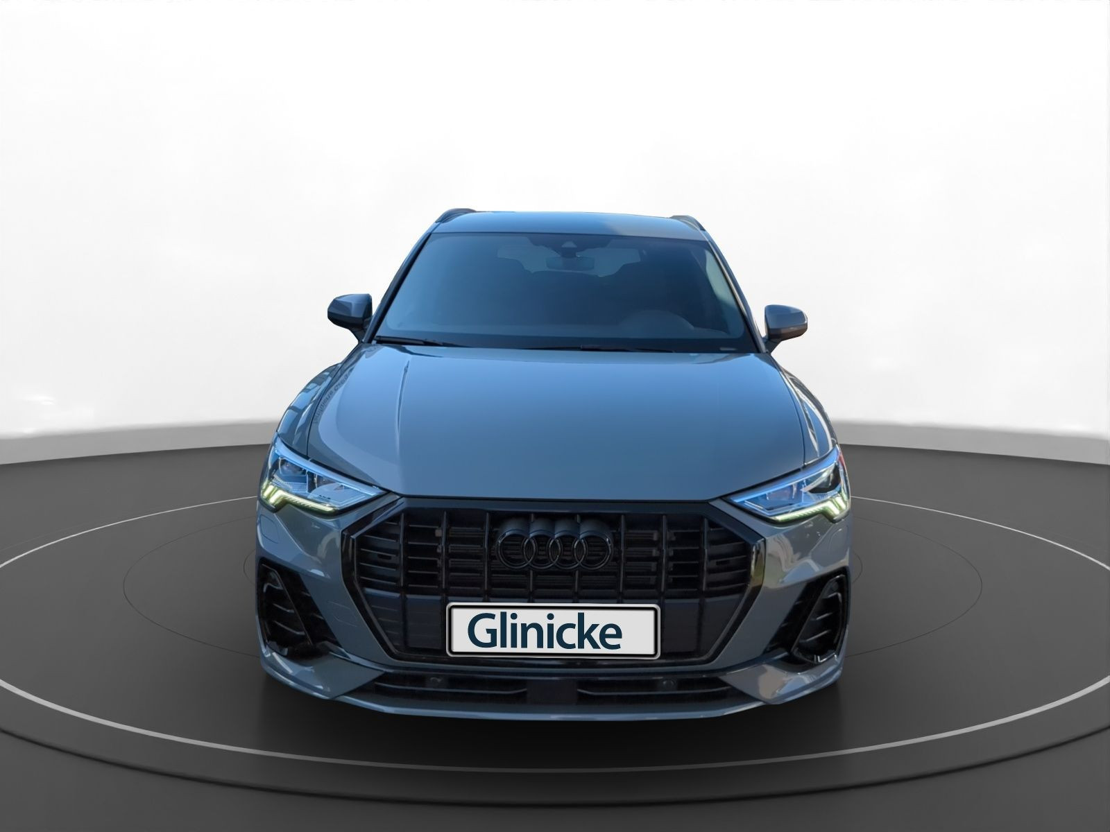 Audi - Q3_15