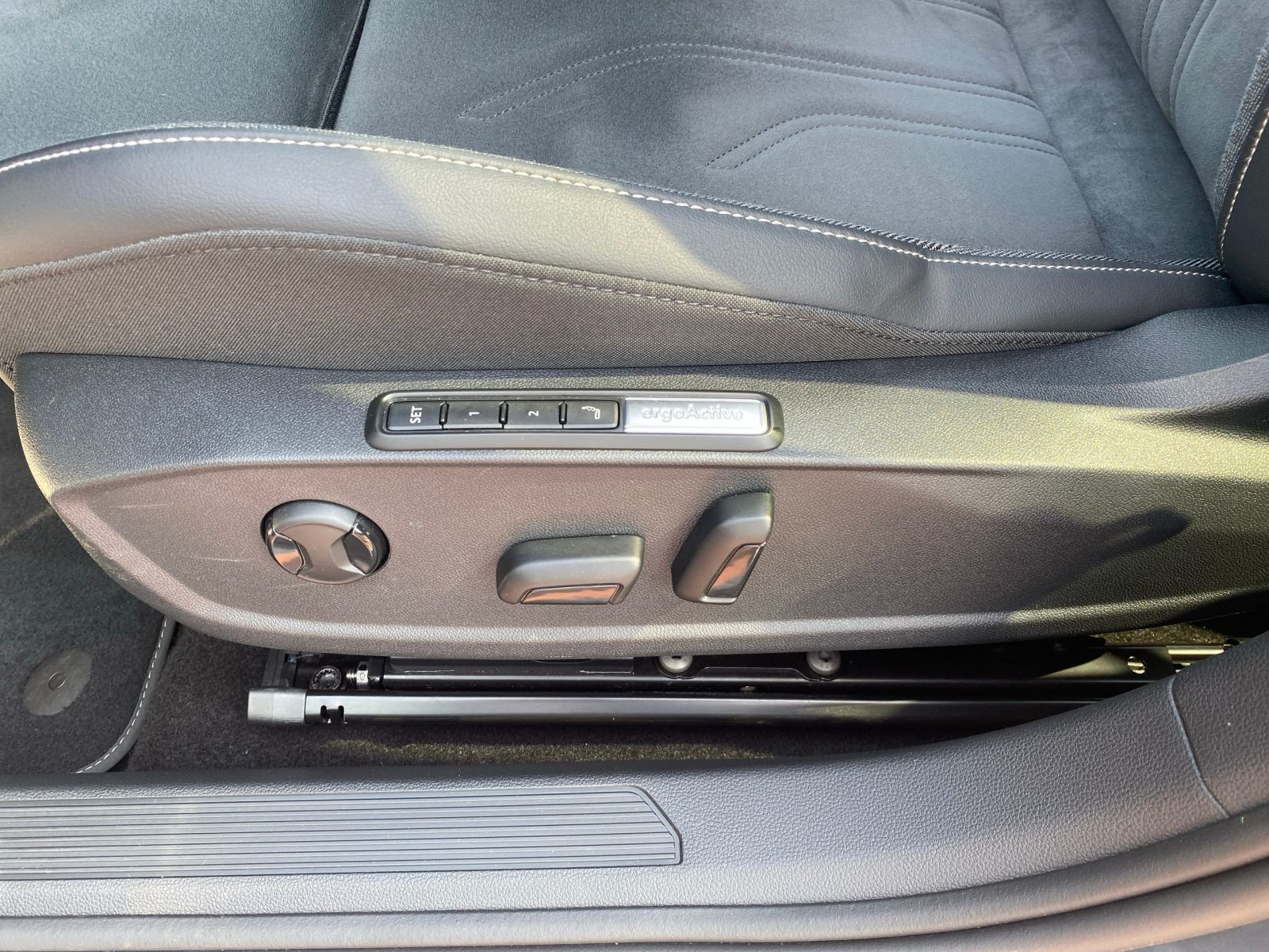 Volkswagen - Golf_15