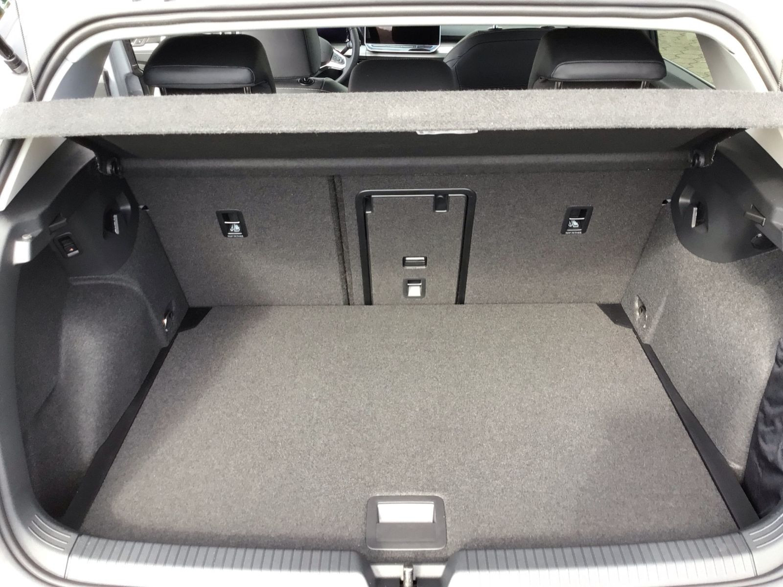 Volkswagen - Golf_13