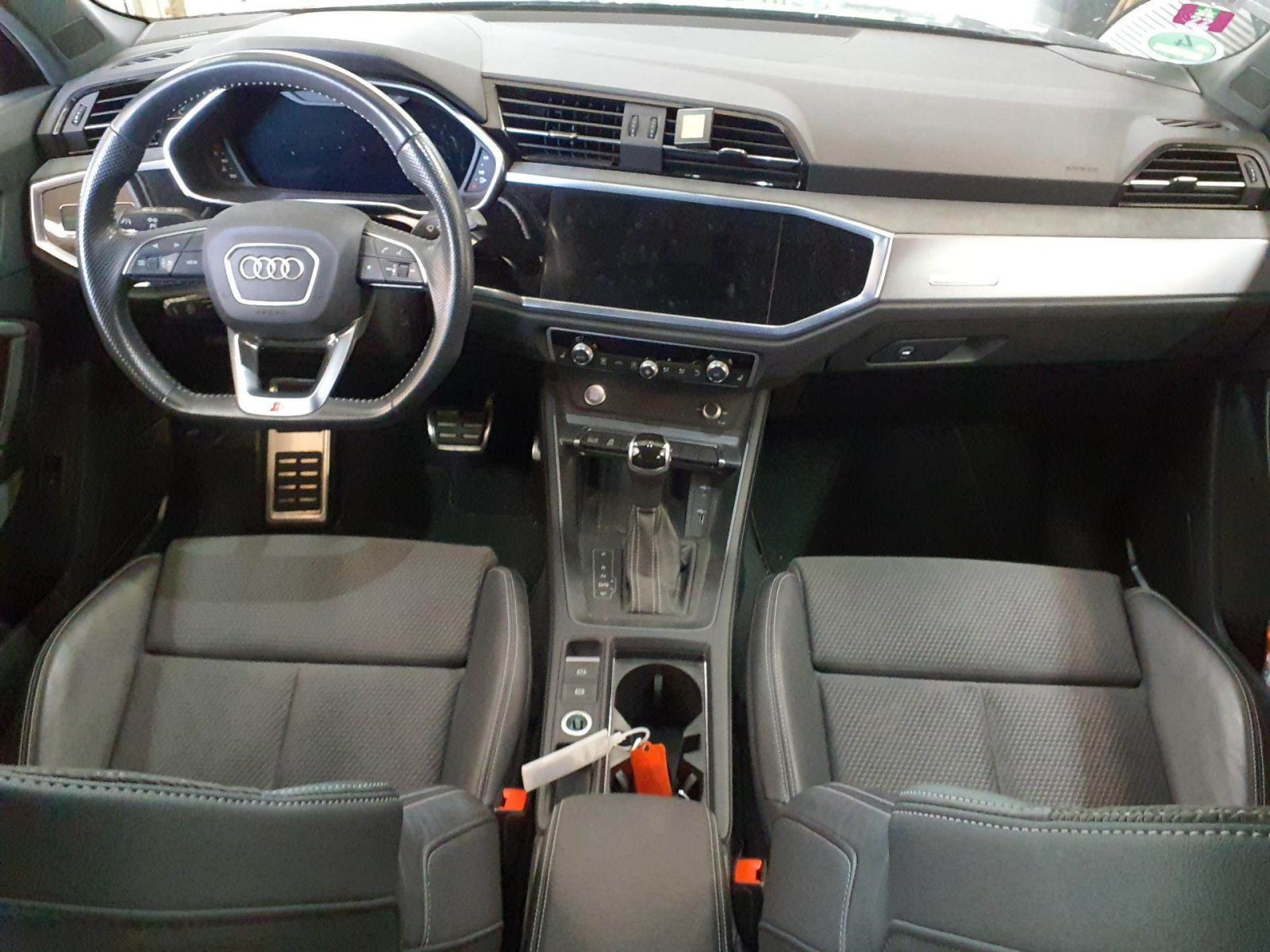 Audi - Q3_6