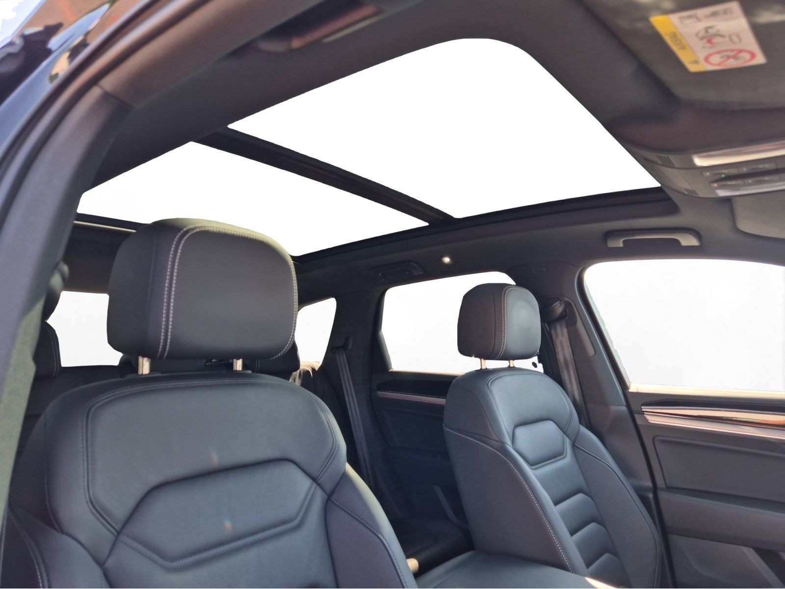 Volkswagen - Touareg_13