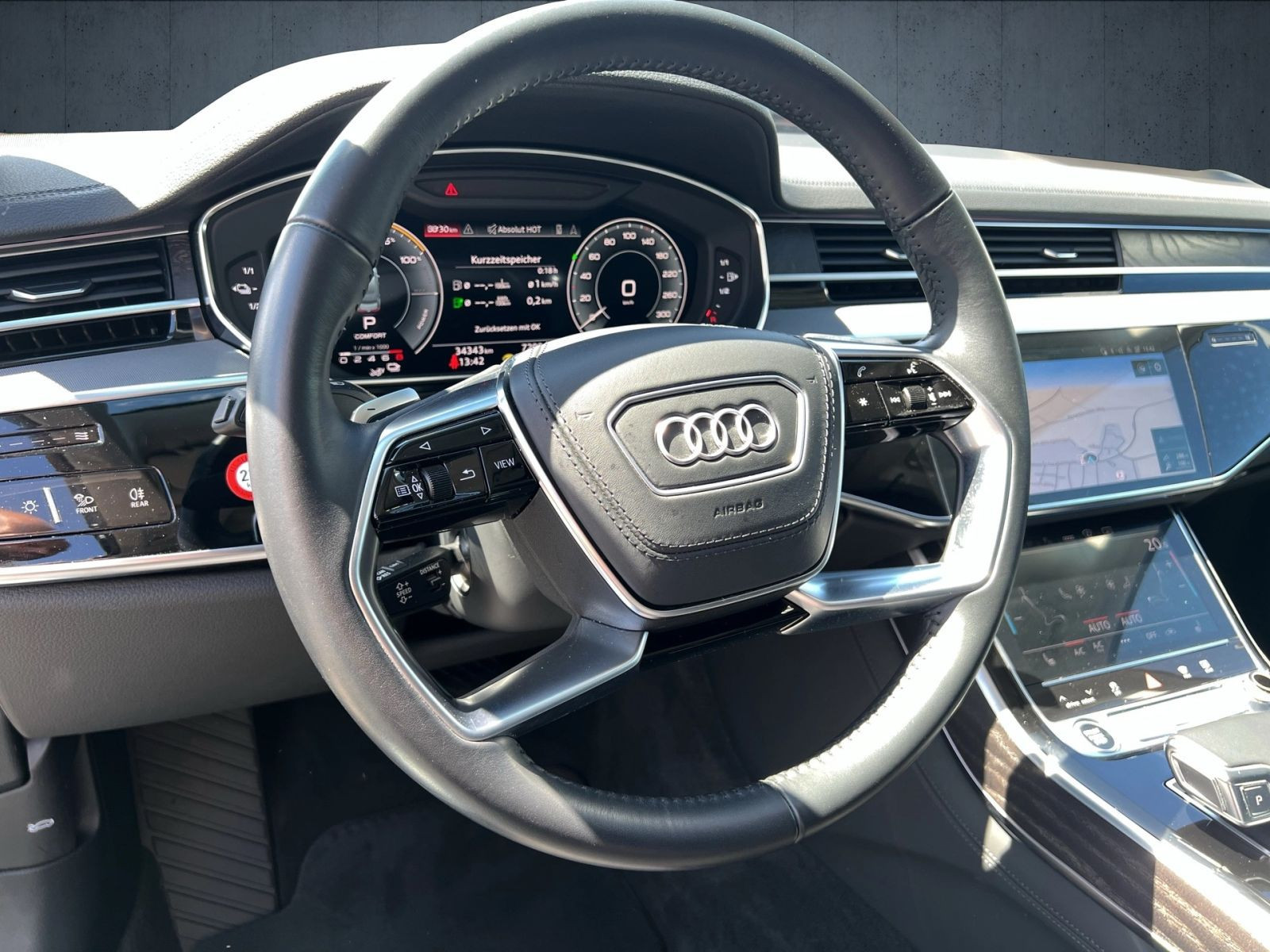 Audi - A8_25